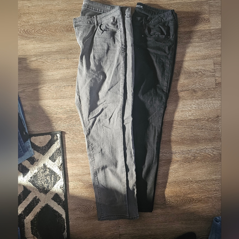 Size 16 Rockstar Old Navy super skinny Grey & black jeans